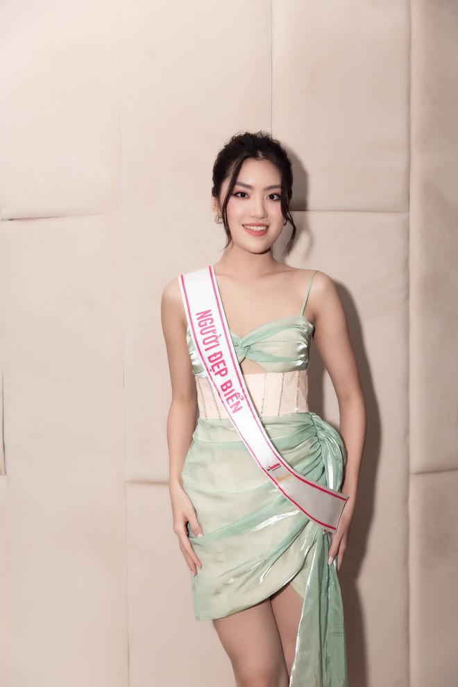 Họp báo sau đăng quang của Top 3 Hoa hậu Việt Nam: Á hậu 1 lên tiếng khi bị so sánh, 1 người đẹp có hành động gây tranh cãi - Ảnh 12.