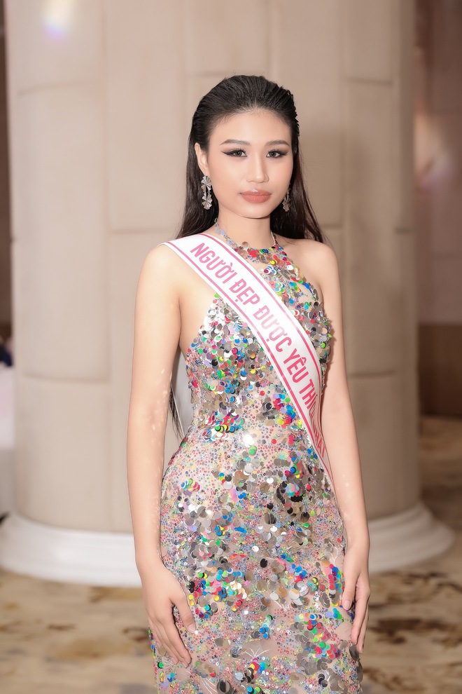 Họp báo sau đăng quang của Top 3 Hoa hậu Việt Nam: Á hậu 1 lên tiếng khi bị so sánh, 1 người đẹp có hành động gây tranh cãi - Ảnh 10.