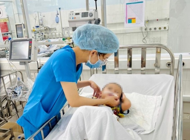 90 ngày giành giật sự sống cho trẻ 3 tuổi nhiễm cúm B - Ảnh 1.