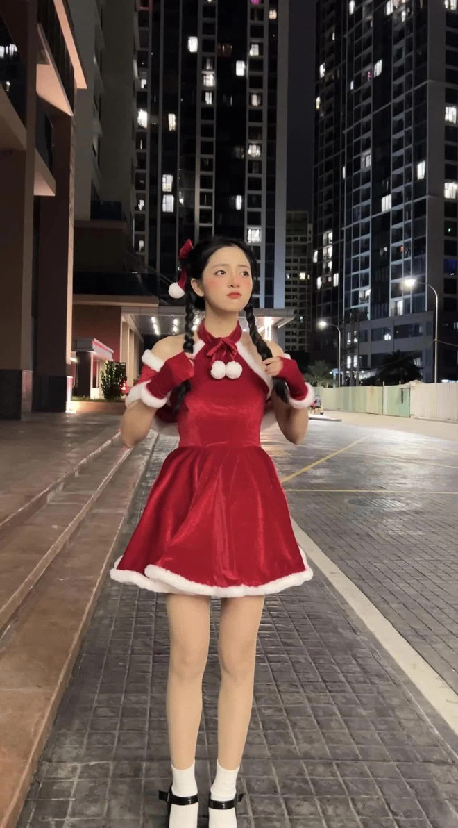 Hot girl làng game thi nhau ‘đọ sắc’ trong trang phục Noel - Ảnh 8.