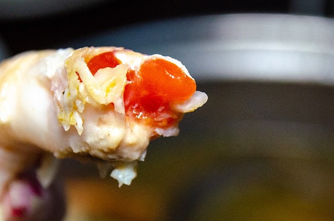 Đầu t&ocirc;m chứa nhiều kim loại nặng, kh&ocirc;ng ăn được? Chuy&ecirc;n gia giải đ&aacute;p thắc mắc v&agrave; chỉ ra 2 bộ phận bẩn nhất của t&ocirc;m n&ecirc;n bỏ ngay - Ảnh 2.