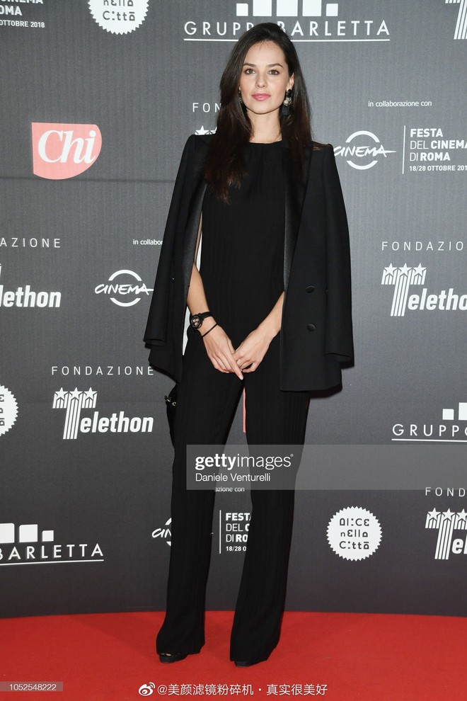 Soi bạn gái Song Joong Ki đi sự kiện: Xa xa thì đẹp chấp cả hung thần Getty Images, zoom gần lại lộ hết khuyết điểm - Ảnh 7.