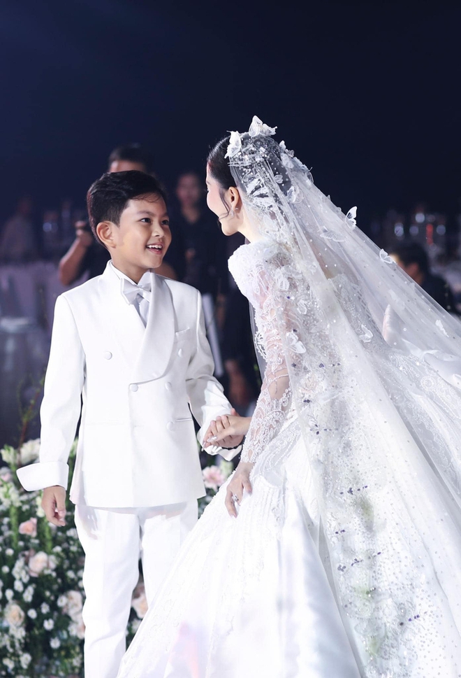 Lý do con gái Phan Hiển - Khánh Thi không xuất hiện trong hôn lễ của bố mẹ - Ảnh 2.