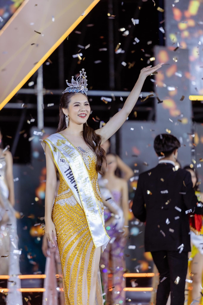 10 Hoa hậu đăng quang năm 2022: Người đi thi quốc tế sau 3 ngày, người trả vương miện vì lý do đặc biệt - Ảnh 13.