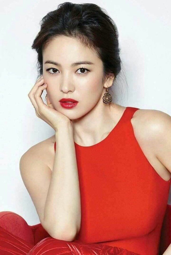 Đặt lên bàn cân song hye kyo và tình mới của song jong ki