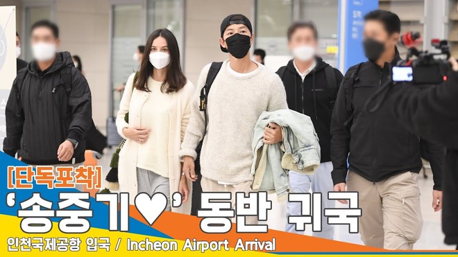 Visual bạn g&aacute;i người Anh khi được Song Joong Ki đưa đi đ&aacute;m cưới: L&uacute;c xinh &aacute;t cả c&ocirc; d&acirc;u, l&uacute;c lộ body c&ograve; hương v&agrave; style kh&oacute; đỡ - Ảnh 7.