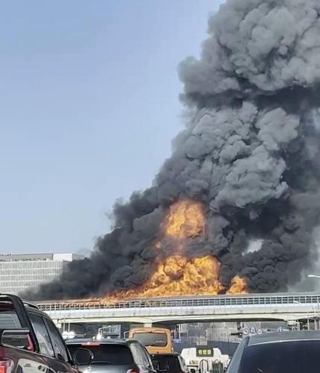 Ít nhất 5 người thiệt mạng trong vụ cháy hầm cao tốc tại Hàn Quốc - Ảnh 3.