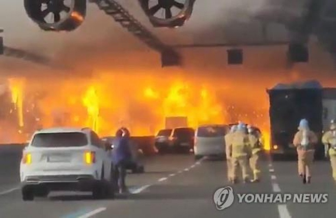 Ít nhất 5 người thiệt mạng trong vụ cháy hầm cao tốc tại Hàn Quốc - Ảnh 2.