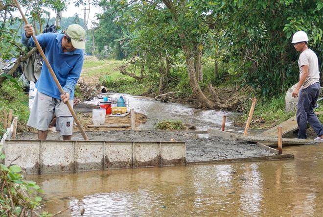 Chuyện về cụ ông 80 tuổi mang hết tiền dưỡng già xây 28 cây cầu cho các vùng quê nghèo khó - Ảnh 5.