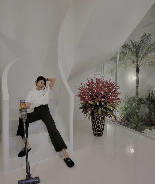Bên trong ngôi biệt thự mới của Thanh Hằng: Không gian rộng rãi, phòng khách siêu hoành tráng - Ảnh 5.