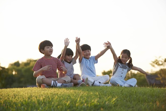 Con kết giao với bạn ham chơi, học k&eacute;m, l&agrave; phụ huynh n&ecirc;n xử tr&iacute; ra sao? Bậc thầy EQ cao h&agrave;nh xử kh&ocirc;n ngoan, quyết định đường đời, năng lực ph&aacute;t triển của con - Ảnh 1.