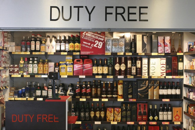 Sân bay quốc tế nào cũng có Duty Free Shop, đó là gì mà thu hút du khách đến vậy? - Ảnh 3.