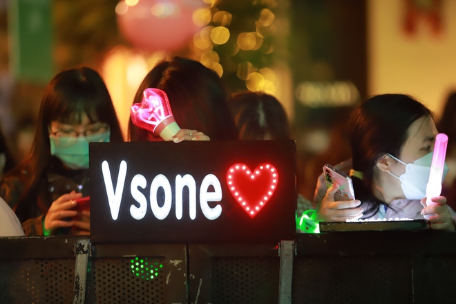 Giới trẻ H&agrave; Nội v&agrave; Nha Trang đứng ngồi kh&ocirc;ng y&ecirc;n trước thềm giao thừa b&ugrave;ng nổ c&ugrave;ng bộ 3 DJ đẳng cấp quốc tế tại sự kiện lớn nhất năm - Ảnh 8.