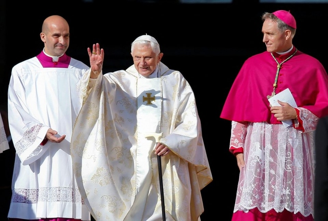 Cựu Giáo hoàng Benedict qua đời ở tuổi 95 - Ảnh 1.