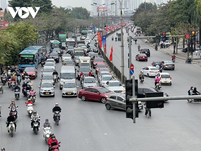 Ngày đầu nghỉ Tết Dương lịch: Cửa ngõ Hà Nội, bến xe thông thoáng lạ thường - Ảnh 2.