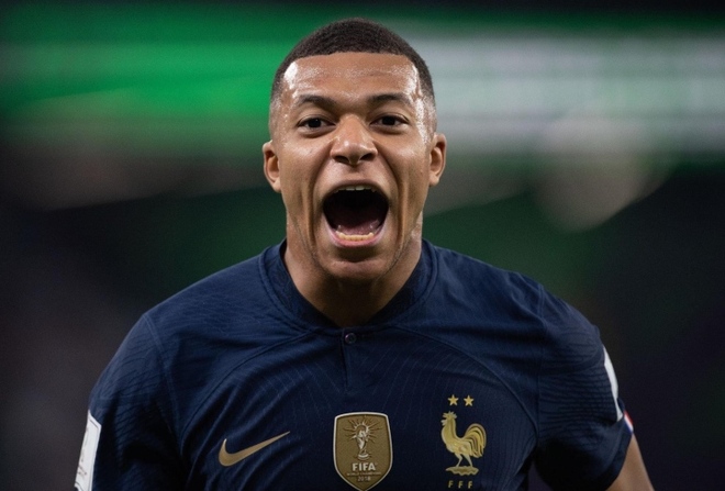 Cầu thủ Ba Lan: Phải đi xe máy mới cản được Mbappe - Ảnh 1.