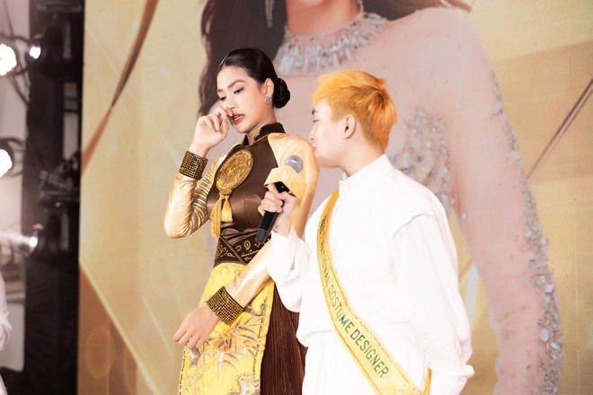 Hoa hậu Thiên Ân bật khóc khi gặp người hâm mộ - Ảnh 9.
