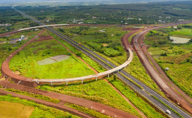 Toàn cảnh cao tốc Dầu Giây - Phan Thiết đang gấp rút thi công để thông xe - Ảnh 16.