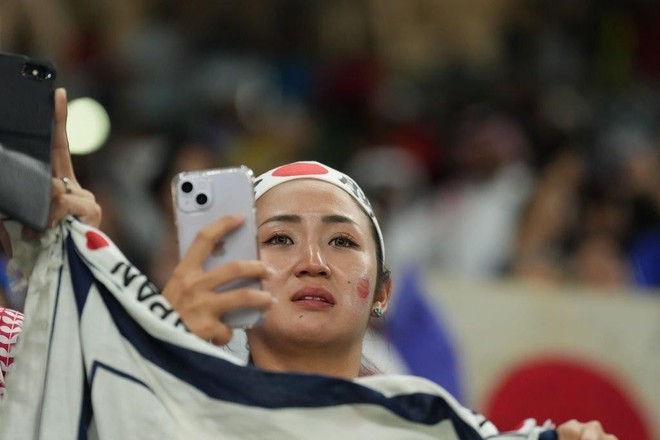 Vẻ đẹp hút hồn của các fan nữ Nhật Bản trong trận thua Croatia - Ảnh 13.