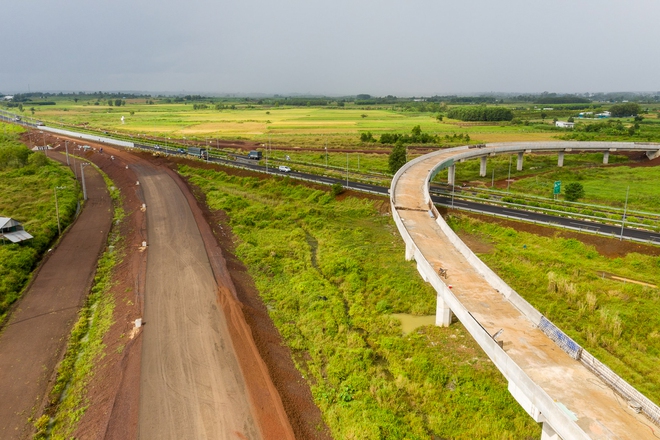 Toàn cảnh cao tốc Dầu Giây - Phan Thiết đang gấp rút thi công để thông xe - Ảnh 13.