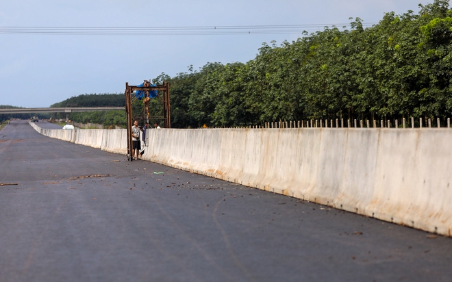 Toàn cảnh cao tốc Dầu Giây - Phan Thiết đang gấp rút thi công để thông xe - Ảnh 8.