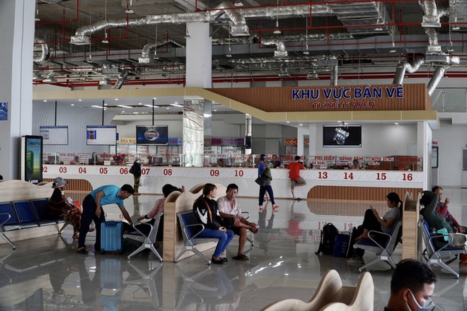 Về qu&ecirc; sớm, nhiều xe thương hiệu hết v&eacute; - Ảnh 1.