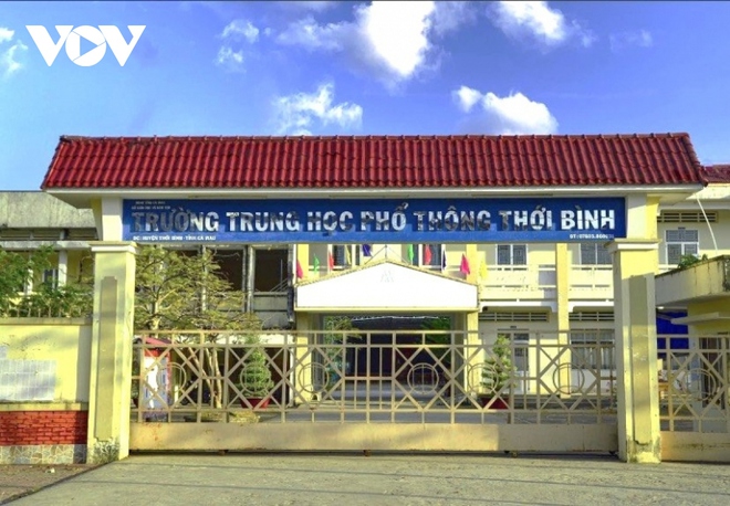 Khơi lại chuyện gia đình học sinh, một thầy giáo ở Cà Mau phải chuyển lớp - Ảnh 1.