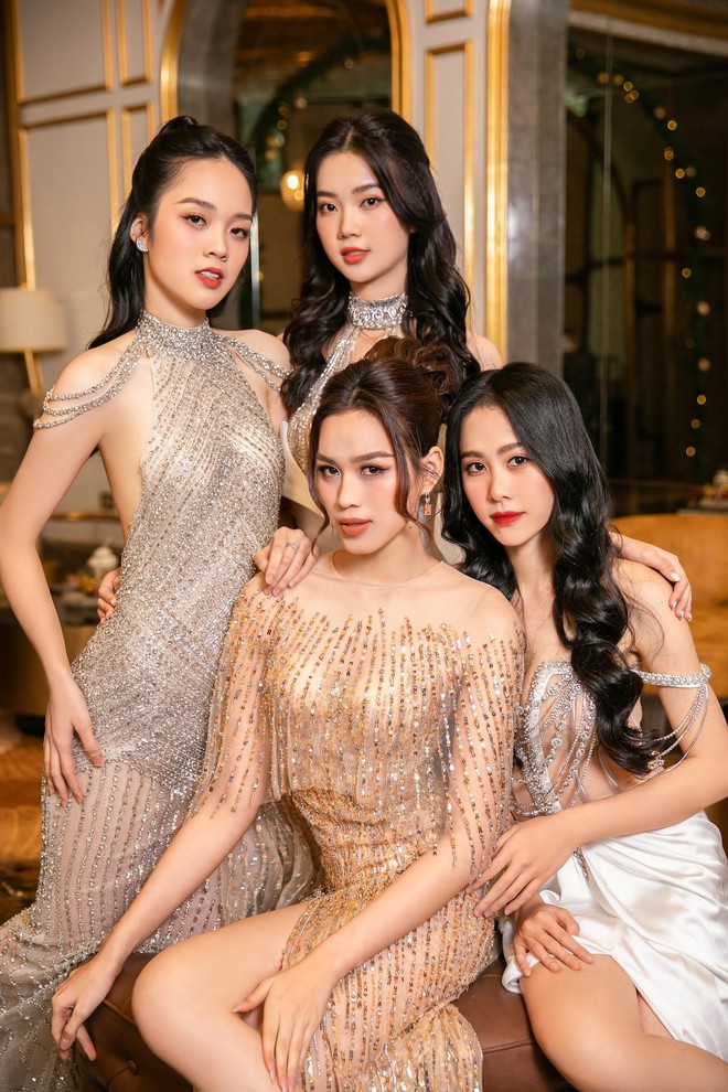 Đỗ Thị Hà khoe chân dài 1,1 m cùng top 3 Người đẹp tài năng Hoa hậu Việt Nam 2022 - Ảnh 7.