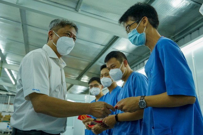 Diễn biến dịch ngày 1/2: Việt Nam không nên tiêm đại trà mũi vaccine thứ 4; Bệnh nhân Covid-19 về nhà ăn Tết sau 2 tháng nằm viện - Ảnh 1.
