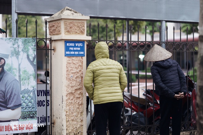 Ảnh: Học sinh lớp 1-6 ở ngoại th&agrave;nh H&agrave; Nội lần đầu ti&ecirc;n được đến trường sau hơn 9 th&aacute;ng, h&aacute;o hức kh&ocirc;ng ngủ nổi! - Ảnh 9.