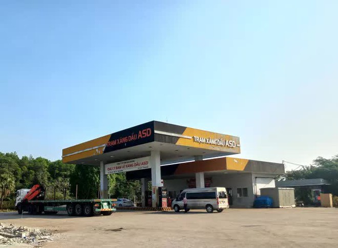 Nhiều người kh&ocirc;ng đổ được xăng, liền gọi Cục Quản l&yacute; thị trường B&igrave;nh Dương - Ảnh 1.
