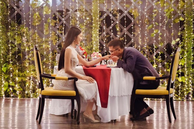 Th&ecirc;m 1 Hoa hậu tung khoảnh khắc được ch&agrave;ng cầu h&ocirc;n đ&uacute;ng 14/2, bật m&iacute; m&oacute;n qu&agrave; đặc biệt giữ trọn vẹn 3 năm! - Ảnh 2.