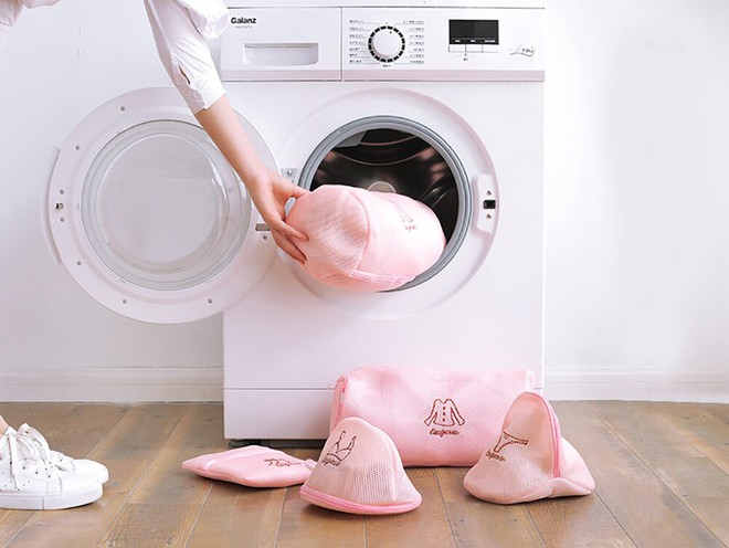 Chị em chưa biết 7 b&iacute; quyết dọn dẹp n&agrave;y th&igrave; c&ograve;n ph&aacute;t đi&ecirc;n với nồm ẩm, nấm mốc dễ x&acirc;m chiếm mọi g&oacute;c nh&agrave; - Ảnh 2.