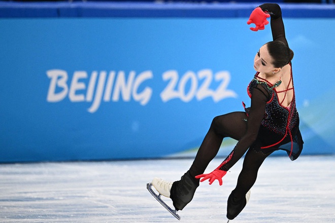 Chủ tịch IOC khó chịu khi chứng kiến nữ VĐV Olympic 15 tuổi vừa thi đấu vừa khóc: Họ quá vô cảm - Ảnh 1.