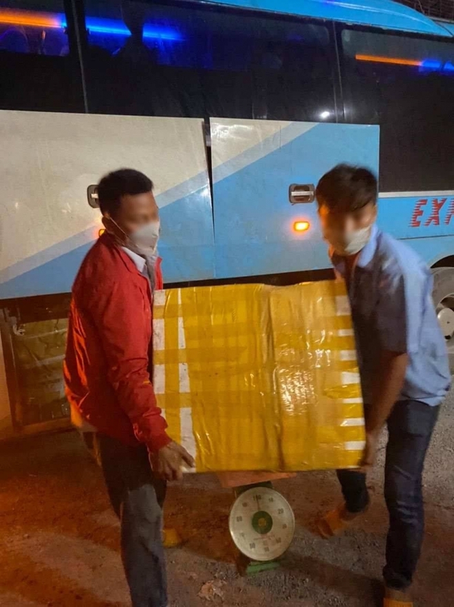 Kh&aacute;m xe kh&aacute;ch, ph&aacute;t hiện 400kg thịt lợn đ&atilde; bốc m&ugrave;i h&ocirc;i thối - Ảnh 2.