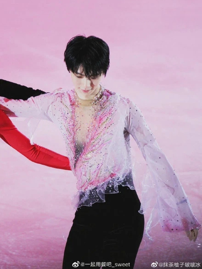 Olympic Bắc Kinh bùng nổ ngày bế mạc: “Hoàng tử trượt băng” phá đảo cả cõi mạng với màn trình diễn đẹp hơn cả giấc mộng - Ảnh 1.