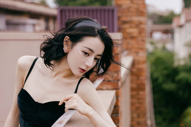 D&ugrave; l&agrave; mỹ nh&acirc;n hạng A Cbiz nhưng Nhiệt Ba kh&ocirc;ng được xếp v&agrave;o h&agrave;ng hoa kh&ocirc;i lớp đại học, xem ảnh l&agrave; biết l&yacute; do v&igrave; sao - Ảnh 7.