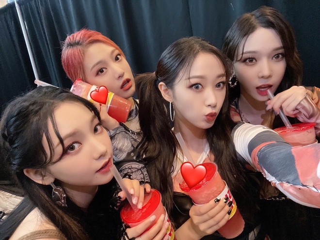 Karina (aespa) v&agrave; Yeji (ITZY) khoe t&igrave;nh bạn thắm thiết sau hậu trường l&agrave;m d&acirc;n t&igrave;nh xu&yacute;t xoa OTP n&agrave;y real qu&aacute;! - Ảnh 5.