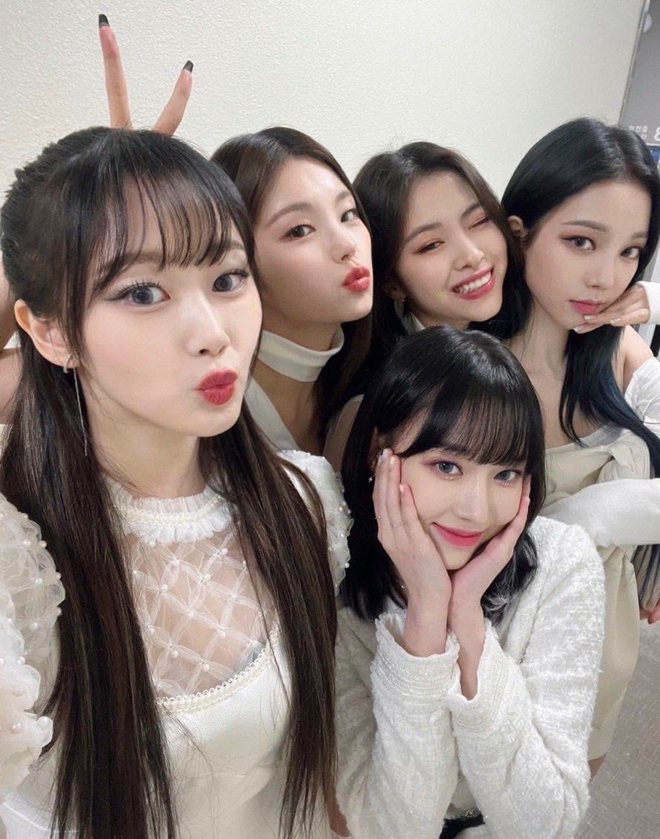 Karina (aespa) v&agrave; Yeji (ITZY) khoe t&igrave;nh bạn thắm thiết sau hậu trường l&agrave;m d&acirc;n t&igrave;nh xu&yacute;t xoa OTP n&agrave;y real qu&aacute;! - Ảnh 6.