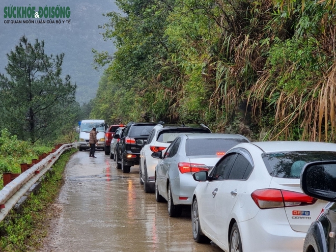 Du khách ùn ùn đi săn băng tuyết, Cục Cảnh sát giao thông khuyến cáo khẩn - Ảnh 12.