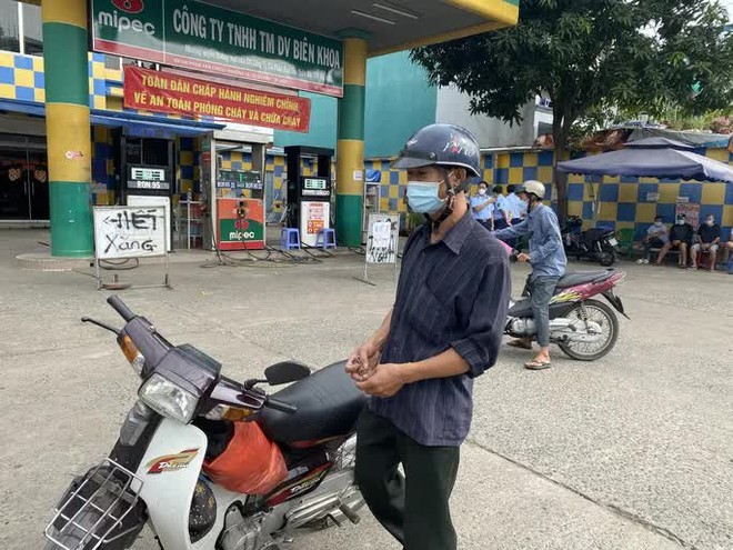 TP.HCM: C&acirc;y xăng treo bảng hết xăng, b&aacute;n cầm chừng - Ảnh 5.
