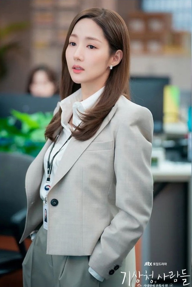 Gọi Park Min Young là "thánh nữ công sở" vì 3 phim liên tiếp đều chung 1 style, mãi không thấy đổi - Ảnh 3.
