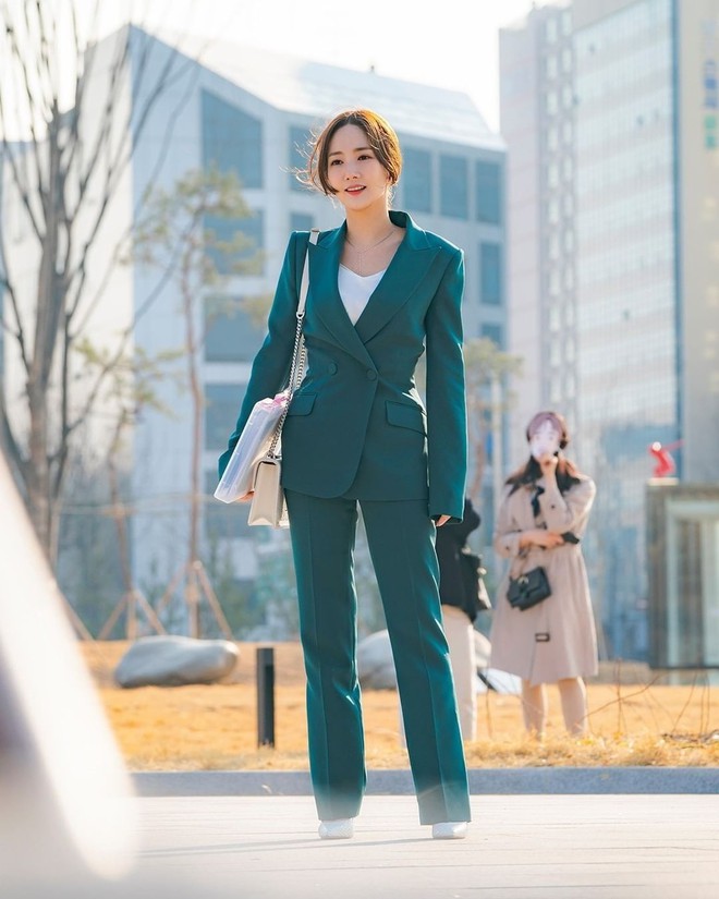 Gọi Park Min Young là "thánh nữ công sở" vì 3 phim liên tiếp đều chung 1 style, mãi không thấy đổi - Ảnh 2.