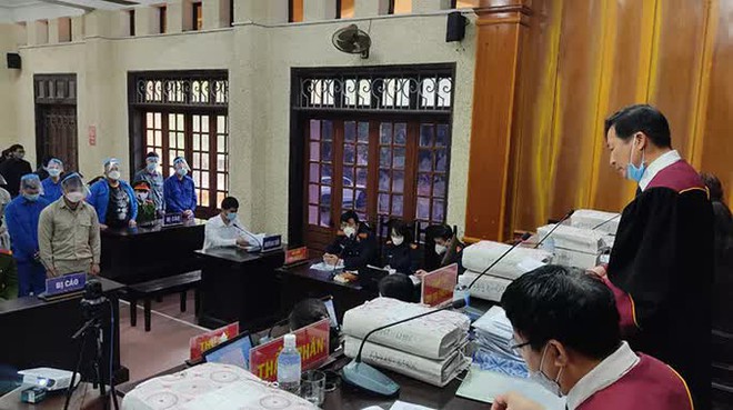 Ho&atilde;n t&ograve;a xử &ocirc;ng tr&ugrave;m đường d&acirc;y đ&aacute;nh bạc ng&agrave;n tỉ do 3 bị c&aacute;o mắc Covid-19 - Ảnh 1.