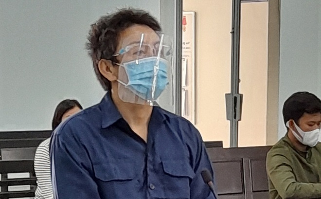 B&ecirc;nh vợ, n&uacute;p ở r&igrave;a đường ch&eacute;m rớt tay bạn nhậu - Ảnh 1.