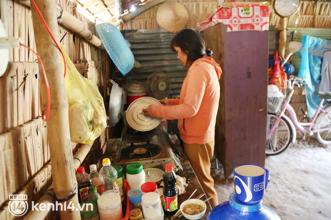 Cha bỏ, gia đình nội không thừa nhận, 3 chị em gái bật khóc: &quot;Cha không nuôi tụi con mà lại đi cưới người khác…&quot; - Ảnh 6.