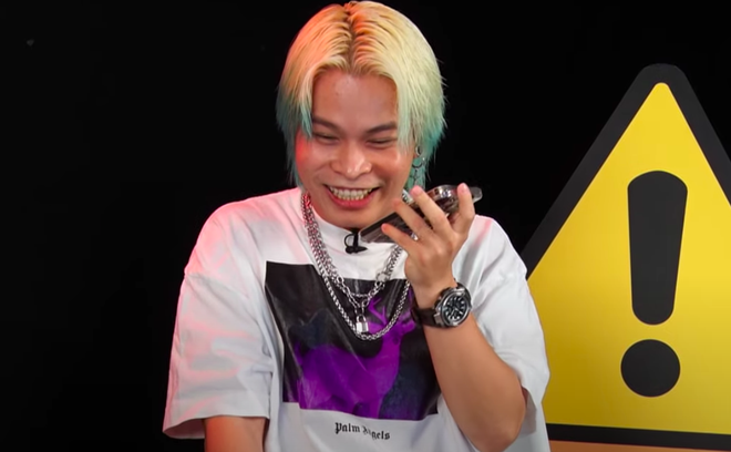 Clip: Karik trả lời si&ecirc;u ngầu khi bỗng dưng bị Qu&aacute;n qu&acirc;n Rap Việt mượn 200 triệu đồng! - Ảnh 1.
