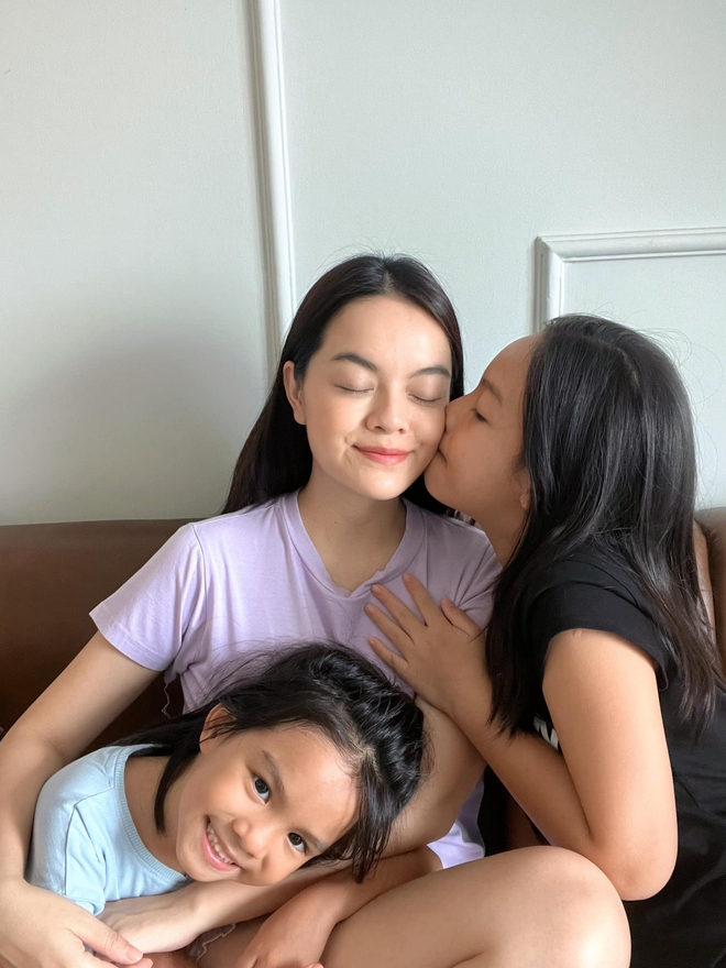 Vui đ&ugrave;a c&ugrave;ng con g&aacute;i, Phạm Quỳnh Anh tự để lộ v&ograve;ng 2 l&ugrave;m l&ugrave;m giữa nghi vấn mang thai nh&oacute;c tỳ thứ 3? - Ảnh 6.
