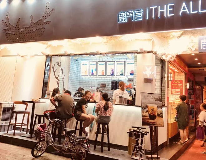 H&atilde;ng tr&agrave; sữa &ldquo;nhọ&rdquo; nhất Trung Quốc: Mở được 114 chi nh&aacute;nh xịn lại bị 7.000 cửa h&agrave;ng nh&aacute;i thản nhi&ecirc;n khai trương cạnh tranh, chi cả trăm tỷ chống h&agrave;ng fake vẫn c&ocirc;ng cốc - Ảnh 2.