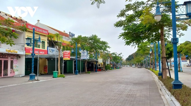 Th&agrave;nh phố Hạ Long tạm dừng hoạt động một số dịch vụ sau 1 tuần mở cửa trở lại - Ảnh 1.
